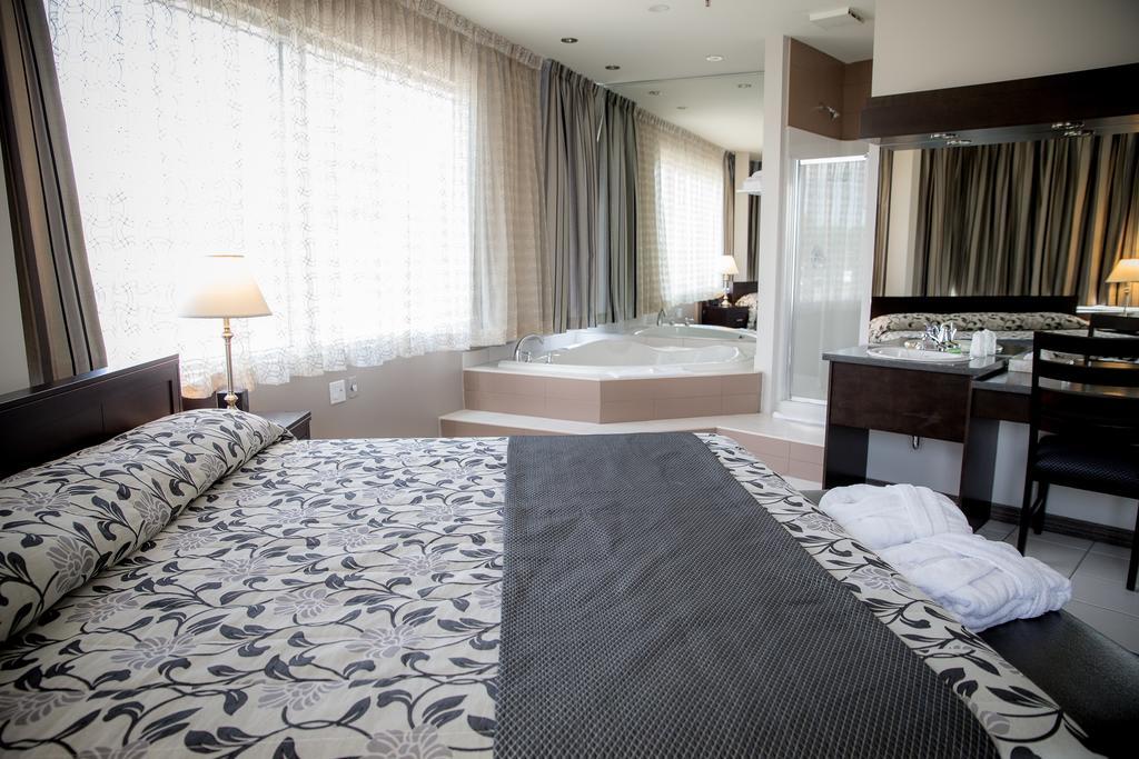 Hotel Charlemagne Room photo